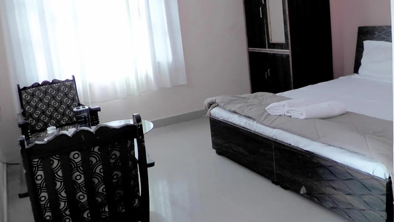 מלון שימלה Lakshay Regency 3*,